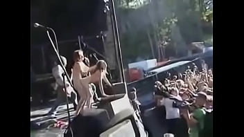 free пара трахается на сцене во время концерта video