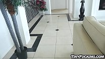 free шаловливая няня трахается с большим членом своего клиента video