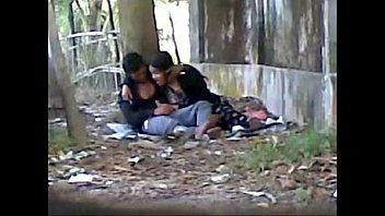 free дези милый индийский любовник сосать большой петух в общественный парк video