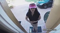free разносчик пиццы трахается за деньги на видео video