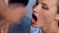 free русская модель потрахалась и заставила парня трижды кончить ей на лицо video