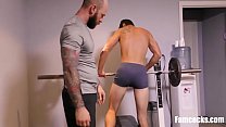 free отчим трахает горячего разорванного в спортзале гея video