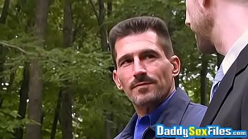 free зрелый красавчик соблазняет y гей и analfucks его на открытом воздухе video