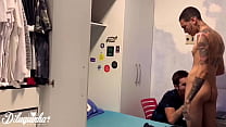 free tio chega de viagem e fica de gracinha com amigo video