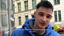 free un mec tchèque suce une bite bien dure pour de largent supplémentaire tchèque chasseur video
