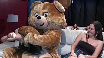 free dancing bear шенаниганы на вечеринке над ними с участием софи торрес джиа пейдж lexxi deep и других video