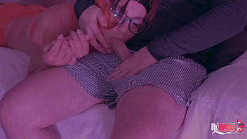 free 美しいセクシーなママと義理の息子がソファを共有する義理の息子は私が知らないと思って口の中で私を犯した video