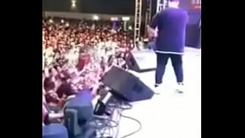 free namorada levar sarrada no palco video
