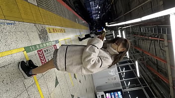 free 공원에서 피크닉 데이트 함께 자고있는 커플을 몰래보고 그녀의 남자 친구 옆에서 그녀에게 사정을 제공합니다 video