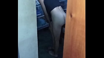free трахая сотрудницу сервиса я подсмотрел за ней пока она одевалась и она меня обнаружила и мне пришлось ее трахнуть video