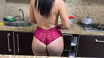 free 私は継母が彼女の巨大なお尻でカケテロスで料理をしているのを見つけましたそして私は彼女を助けるためにとどまりました彼がキッチンで私のお尻を見たとき私の義理の息子は骨抜きになりましたそして去りたくありません video