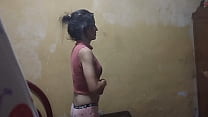 free я смотрел как сотрудница сервиса переодевалась и она пошла спать я зашёл к ней в комнату и трахнул её video