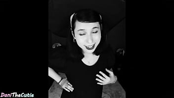 free danithecutie трахают и намазывают ее грудь маслом в классическом немом порнофильме video