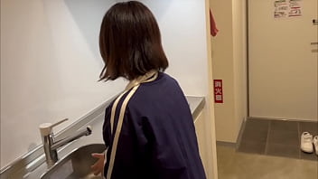 free もうここでシよ我慢できない彼女と同棲初日でキッチンで彼女と激しくsexするカップル video