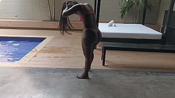 free um dia na piscina com meu vizinho grandão video