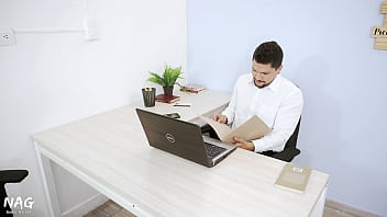 free моя сотрудница очень плохо выполняет свою работу мне приходится ее поправлять с помощью члена video